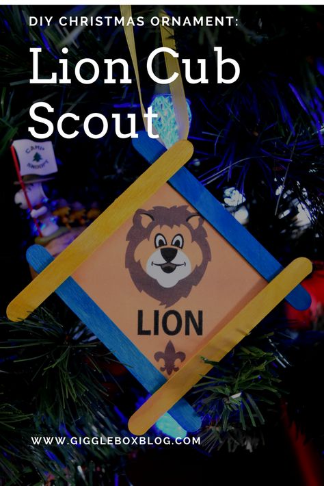 Lion Cub Scout Christmas Ornament - A simple Christmas craft activity to do during a Lion Cub Scout den meeting during the Christmas season. Tiger Cub Scouts Activities, Cub Scout Patches, Cub Scout Popcorn, Boy Scout Crafts, Cub Scout Games, Boy Scout Activities, Cub Scouts Wolf, Tiger Scouts, Cub Scouts Tiger