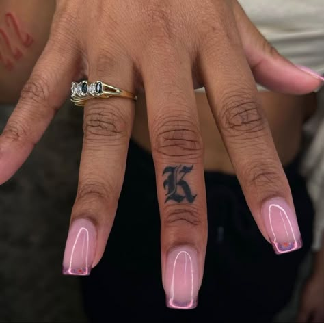 Pinky Tattoos, Initial Finger Tattoo, Pinky Tattoo, Hand Tatts, Thumb Tattoos, Pretty Hand Tattoos, Neck Tattoos Women, Counting Money, Tattoos Inspo