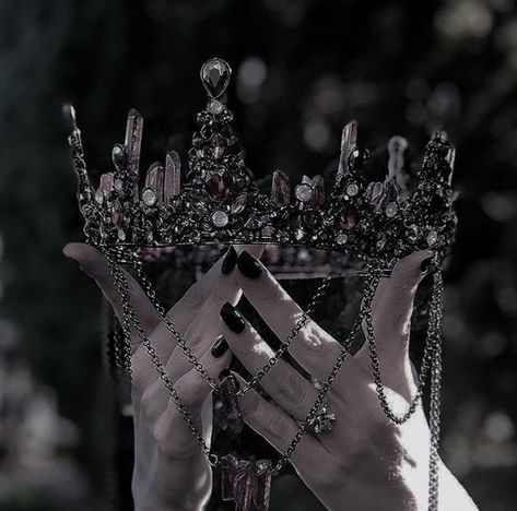 Aesthetic Crown, Crown Aesthetic, 2000s Aesthetic, Tiara, Crown, Black And White, White, Black