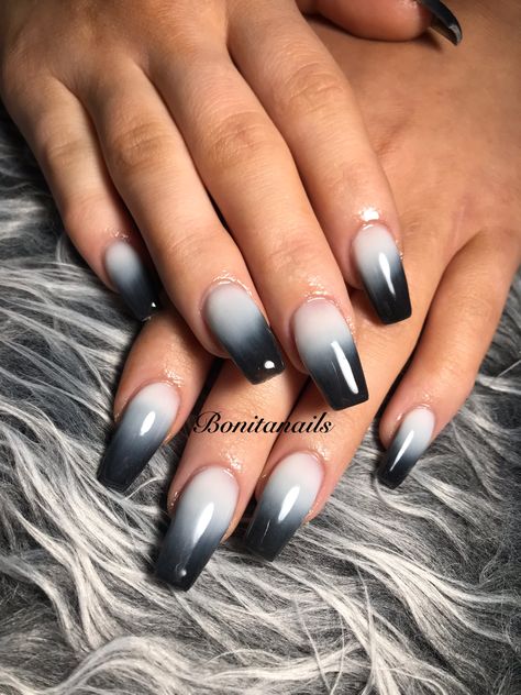 Black And White Ombré Nails, Black And White Ombre Acrylic Nails, Black And Grey Ombre Nails, Dark Gray Nails Design, Black And White Ombre Nails, Uwu Nails, Black Ombre Nails, Faded Nails, Baby Boomers Nails