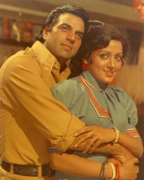 India Actor, Hema Malini, Bollywood Pictures, Bollywood Posters, Retro Bollywood, Bollywood Cinema, Latest Funny Videos, Bollywood Photos, Bollywood Couples