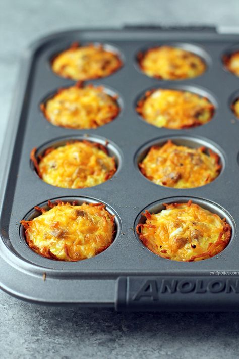 These Sausage Egg and Cheese Hash Brown Cups are all your favorite breakfast foods in a portion controlled cup! Easy and delicious for just 123 calories or 3 Weight Watchers points. www.emilybites.com Breakfast Bits, Hash Brown Cups, Emily Bites, Ww Breakfast, Smart Points Recipes, Brown Cups, Weight Watchers Breakfast, Egg And Cheese, Hash Brown