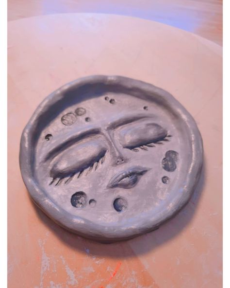 Celestial Clay Art, Moon Ashtray Clay, Air Dry Clay Moon, Moon Ashtray, Clay Moon, Clay Plates, Diy Air Dry Clay, Air Dry Clay Projects, Clay Faces