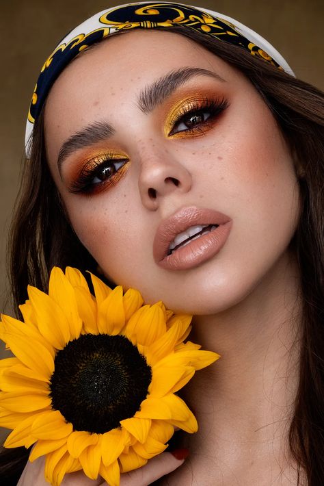 Photo by Iwona Grabowska, Paula Przygoda - Kavyar Beach Eye Makeup, Eye Makeup For Small Eyes, Orange Eyeshadow Looks, Brown Eyeshadow Looks, Hippie Makeup, Makeup For Small Eyes, Fall Eyeshadow Looks, Instagram Makeup Artist, Summer Eyeshadow