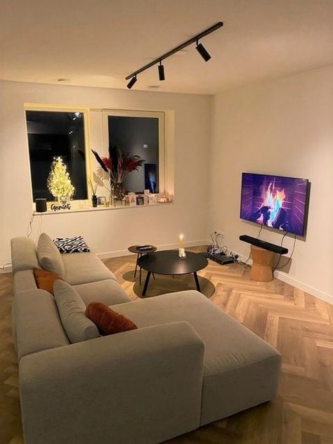 Spotlight In Living Room, Spot Light Ideas Living Room, Track Lights Living Room, Track Lighting Living Room, Track Lighting Bedroom, Living Room Spotlights, Warm Dining Room, Luxury Hotel Bedroom, Calming Interiors