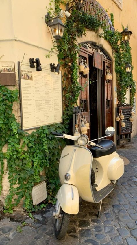 Venice Italy Aesthetic Vintage, Italy Core, Couple Layout, Italy Vibes, Cheap Food, Europe Aesthetic, Food Pizza, Italy Rome, Venice Italy Travel