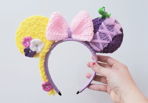 Crochet Mickey Mouse Ears Free Pattern, Disney Ears Crochet Patterns Free, Crochet Disney Accessories, Crochet Disney Ears Pattern, Crochet Mickey Mouse Ears, Crochet Mickey Ears Free Pattern, Crochet Minnie Ears, Disney Crochet Ideas, Crochet Disney Ears