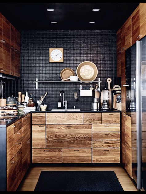 Elle Decoration UK, September 2014 Black Kitchen Design, Natural Home Decor, Cool Ideas, Wooden Cabinets, Black Kitchens, Black Walls, Subway Tile, Design Case, Tile Backsplash