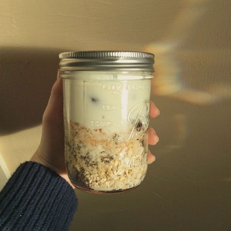 Yogurt parfaits, yogurt bowls and overnight oats Overnight Oats Astetic, Overnight Oats Aesthetic Jar, Aesthetic Overnight Oats, School Visionboard, Overnight Oats Aesthetic, Overnight Oats Banana, Breakfast Overnight Oats, 1000 Calorie, Yogurt Bowls