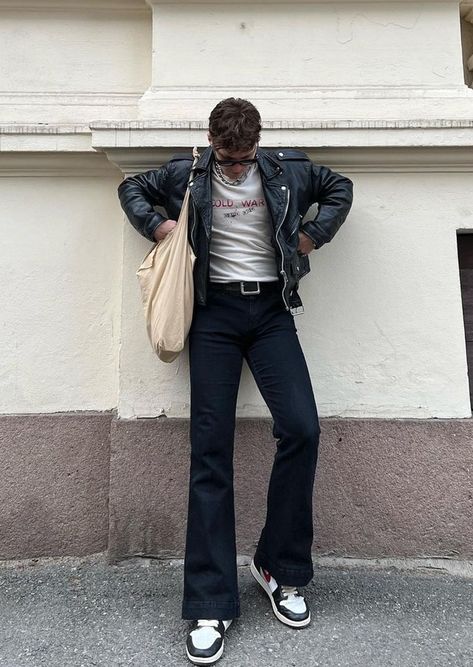 Male Model Off Duty Street Style, Off Duty Model Style Men, Male Model Off Duty, Leather Jacket Outfit Men Aesthetic, Black Boot Cut Jeans Outfit, Mens Rocker Style, Rocker Style Outfits, Gu Fashion, French Men Style