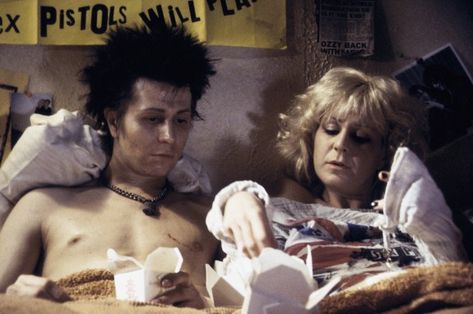 Sid And Nancy Movie, Classic Movies List, Sid And Nancy, British Punk, Swag Pics, Sid Vicious, Hair Color Crazy, Punk Scene, Best Movies