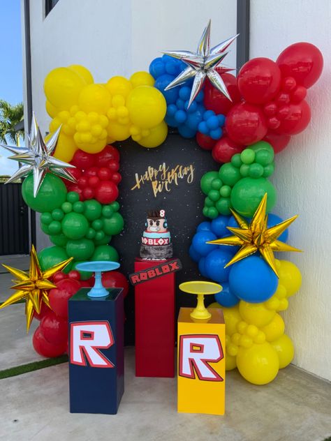 Roblox Party Backdrop, Roblox Birthday Backdrop Ideas, Roblox Themed Birthday Party Decoration, Roblox Backdrop Birthday, Outside Birthday Party Decorations, Roblox Birthday Party Ideas Decor, Roblox Decoration Ideas, Roblox Party Ideas, Roblox Themed Birthday Party