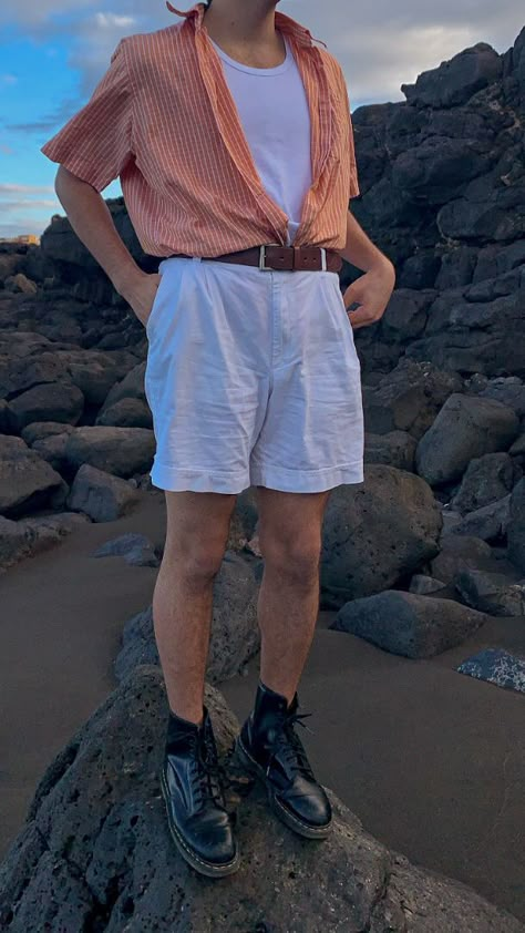 Vacation Dadcore Outfits, Hawaii Aesthetic Outfits Men, Ocean Outfits Men, Hawaii Outfits Ideas Men, Indie Boy Summer Outfit, Masc Beach Outfits, Boys Summer Outfits Aesthetic, Aesthetic Beach Outfits Men, Beach Outfit Men Aesthetic