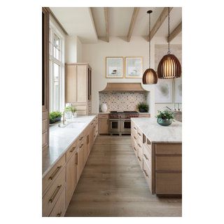 Classic Traditional - Transitional - Kitchen - Minneapolis - by Distinctive Drywall & Painting | Houzz Marble Wallpaper Kitchen, Wallpaper Kitchen Backsplash, Artisan Home, Wallpaper Kitchen, Marble Wallpaper, Transitional Kitchen, Dream Kitchens, Kitchen Inspiration Design, Large Kitchen