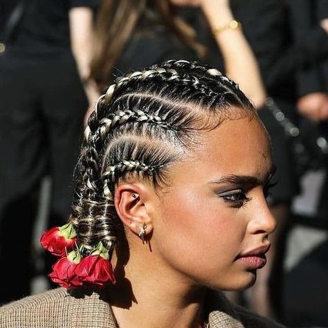 Fashion Bomb Daily on Instagram: "@fashionbombbeauty repost: Giving this #FashionBombHair protective style moment it’s flowers 🌹💣 bombshells, what’s your favorite go to protective hairstyle? 📷: @paolalct Blogged by: @IWantDawnRose #FashionBombHair #FashionBombDaily #FashionBombBeauty #ProtectiveHairstyle" Roses Braided Into Hair, Rose Braid Hairstyle, Flower Cornrows, Afro With Braids, Flowers In Braid, Crazy Braids Hairstyles, Flowers In Braids, 2025 Hairstyles, Faux Locs Marley Hair