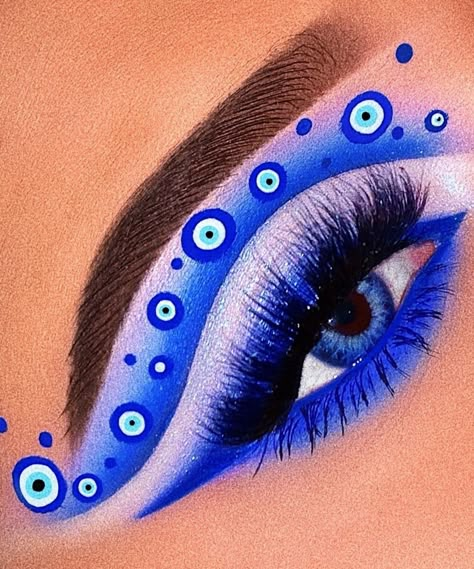 Eye makeup 🧿 Evil Eye Makeup Look, Artsy Eyeshadow, Themed Eye Makeup, Creative Eye Makeup Design, Blue Creative Makeup, Crazy Makeup Blue, Evil Eye Makeup, Funky Blue Makeup, Valima Makeup