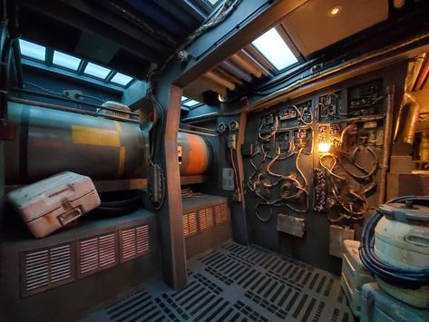 SWGE GUIDE: Inside ‘Millennium Falcon: Smugglers Run’ at Star Wars: Galaxy’s Edge in Disneyland | MouseInfo.com Guardians Of The Galaxy Ship Interior, Writing Aesthetics, Black Spire Outpost, The Millennium Falcon, Star Wars Galaxy's Edge, Spaceship Interior, Star Wars Room, Star Wars Galaxy, Star Wars Design