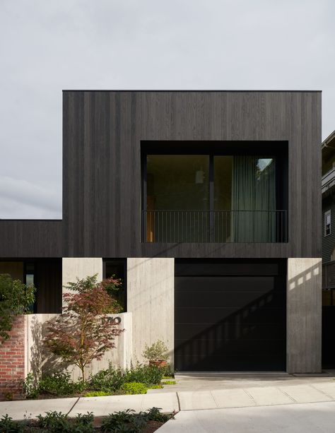 Sugi Ban House, Bungalow Extensions, Wooden Facade, Exterior Inspiration, Facade Cladding, Sugi Ban, Shou Sugi Ban, House Modern, Modern Beach House