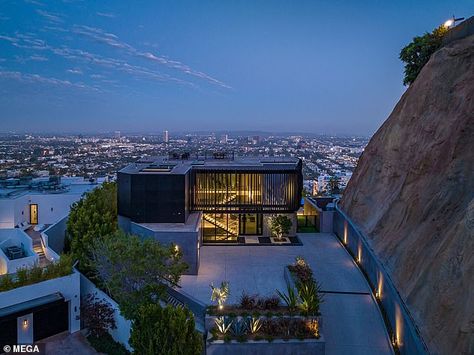 California Mansion, Hollywood Mansion, Huge Mansions, Hollywood Hills Homes, Spa Like Bathroom, Century City, Rooftop Deck, Modern Mansion, Sunset View