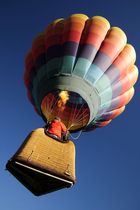 Fire Balloon, Hot Air Balloons Photography, Balloon Pictures, Hot Air Balloon Festival, Big Balloons, A Goat, Air Balloon Rides, Turkish Art, Hot Air Balloons