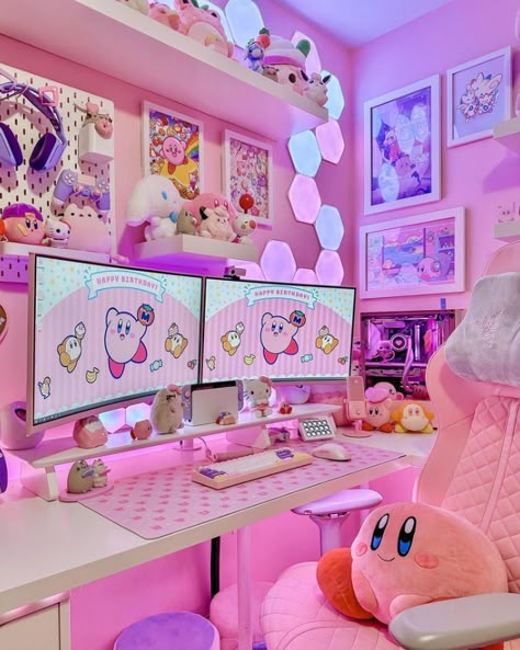 Kirby Themed Bedroom, Kirby Pc Setup, Kawaii Gamer Setup, Cute Gamer Bedroom, Kirby Bedroom Ideas, Kirby Gaming Setup, Kirby Themed Room, Kirby Room Ideas, Kawaii Shelves