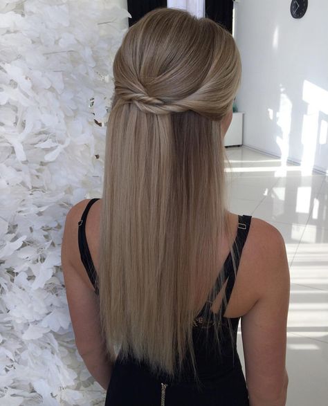 Cute Night Hairstyles, Poker Straight Hair Hairstyles, Formal Hairstyles For Long Straight Hair, Classy Straight Hairstyles, Hair Down Hairstyles Straight, Bride Straight Hair, Hairstyles Down Straight, Straight Hairstyles For Wedding, Hairstyle Long Straight Hair