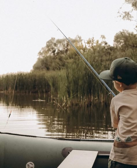 Fishing Family Photos, Fishing With Kids, Hunting Kids, Bday Pictures, Hunting Family, Country Pictures, Kids Hunting, Camping With Toddlers, Hunting Pictures