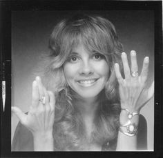 Stevie, so pretty , with short nails and a dazzling smile ~ 'Bella Donna era'   ♪♫♥❤♥♫♪ Buckingham Nicks, Stevie Nicks Style, Stephanie Lynn, Stevie Nicks Fleetwood Mac, Long Blonde, Long Blonde Hair, Fleetwood Mac, Stevie Nicks, Look Vintage