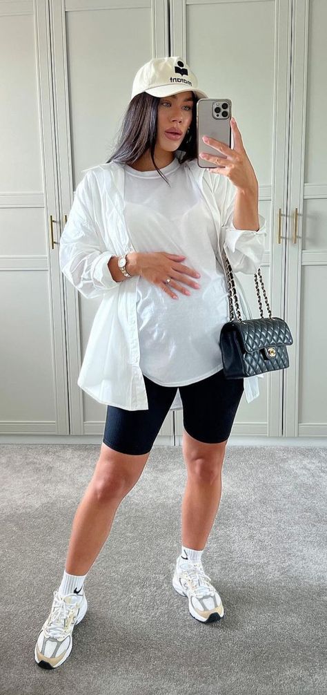 Flattering Pregnancy Outfits, Preggy Outfit Pregnancy Style, Pregnant Casual Outfits, Cool Pregnancy Outfits, Classy Pregnancy Outfits, Casual Pregnancy Outfits, Curvy Maternity Fashion, Pregnancy Outfits Casual, Prego Outfits