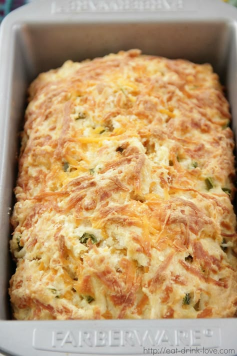 Cheddar Jalapeno Bread - Eat. Drink. Love. Cheddar Jalapeno Bread, Savory Quick Bread, Jalapeño Bread, Jalapeno Cheese Bread, Award Winning Recipes, Recipes For Bread, Making Beer, Winning Recipes, Biscuit Bread