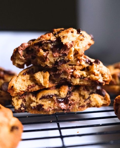 Easy Thick NYC Levain Style Cookie  | Food By Remi Food By Remi, Levine Cookies, Chocolate Pistachio Cookies, Levain Cookie Recipe, Levain Cookies, Nyc Bakery, Chocolate Pistachio, Levain Bakery, Pistachio Cookies