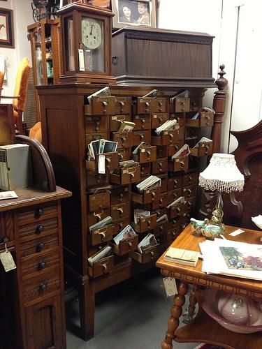 10 Fun Uses for Old Card Catalogs | Mental Floss I LOVE mine!  Would love to have a few more. Repurposed Card Catalog, Library Card Catalog Cabinet, Library Book Nook, Book Shelf Insert, Card Catalog Cabinet, Room Motivation, Library Photos, Library Card Catalog, Shelf Insert