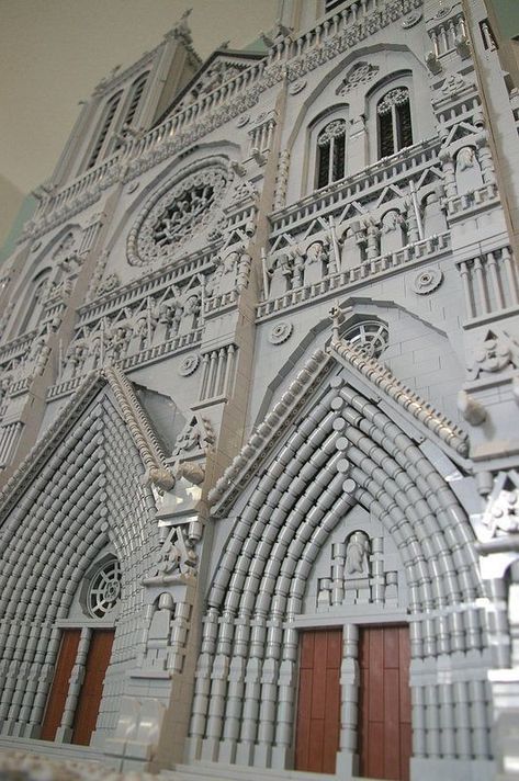 Lego Architecture Building, Lego Room Decor, French Gothic Architecture, French Cathedrals, French Gothic, Lego Buildings, Lego Lovers, Lego Modular, Amazing Lego Creations