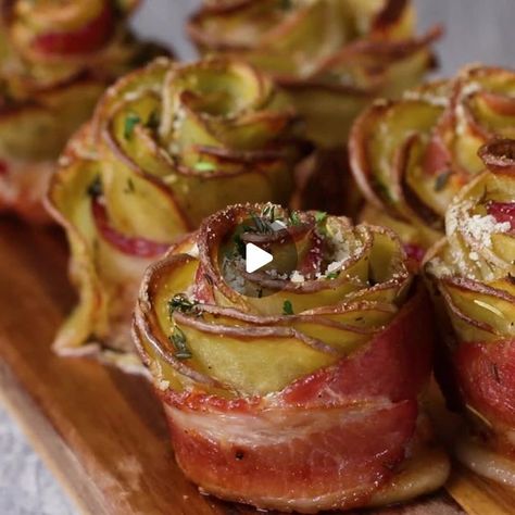 3M views · 165K likes | tastyuk on Instagram: "Bacon wrapped potato roses. Who will you give this rose to? 🌹  🔗Recipe link in bio" Rose Potatoes, Potato Roses, Bacon Wrapped Potatoes, Bacon Roses, Dried Rosemary, Christmas Dining Table Decor, Gold Potatoes, Bacon Potato, Thanksgiving Dinner Menu