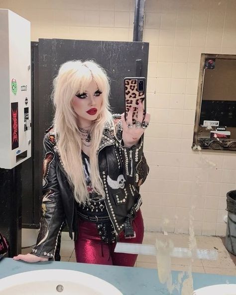 80s Outfits Rocker Women, Glam Metal Hairstyles, 80s Heavy Metal Makeup, 80s Metal Hair Women, 80s Metal Aesthetic Women, 80s Hairstyles Rock, Motley Crue Haircut Women, Hair Metal Outfit, 80s Rock Outfit Ideas