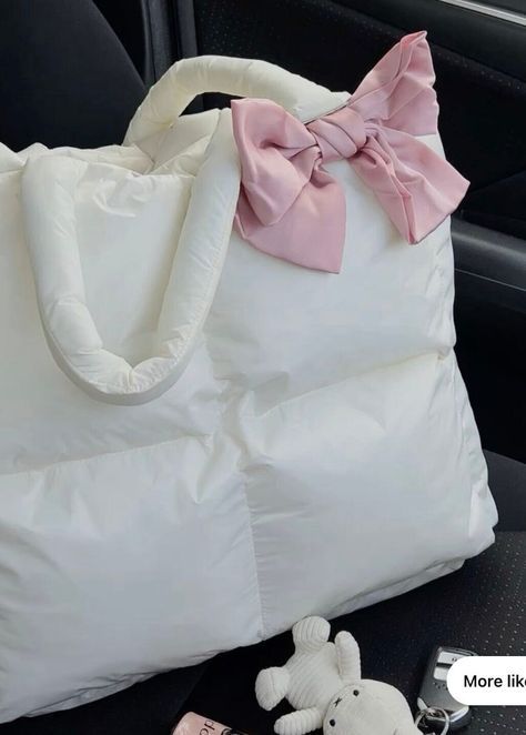 Shopping Wishlist Ideas, Puffer Bag Aesthetic, White Bag Aesthetic, Cute Tote Bags For School, Puffy Tote Bags, Cute Bags Aesthetic, Uni Tote Bag, Cute Bags For School, School Shopping Clothes