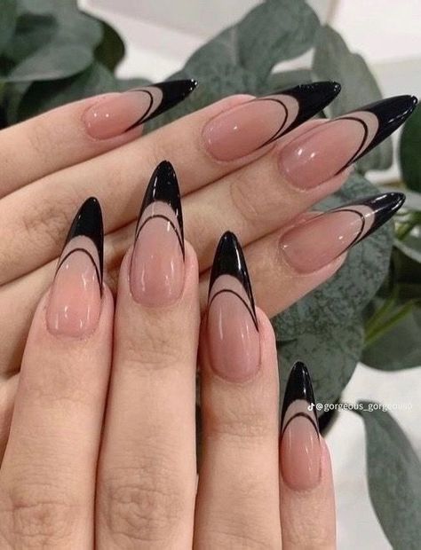 Nail Design Gold, Long Red Nails, Simple Fall Nails, Minimalist Nail Art, Goth Nails, Purple Nail, Vibrant Nails, Black Nail Designs, Black Nail