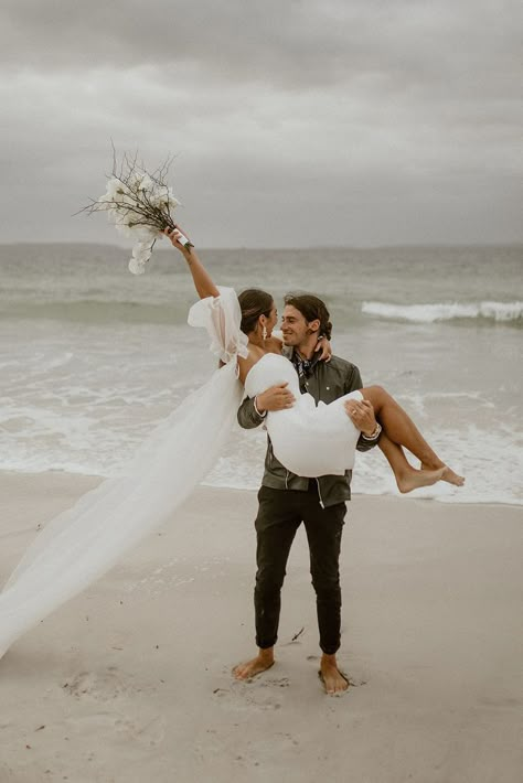 Elopement Photoshoot Beach, Beach Wedding Pics Ideas, Prewedding Beach Ideas Couple Photos, Wedding Photo Ideas On The Beach, Beach Wedding Photography Poses Couple, Beach Wedding Picture Ideas Photography, Beach Wedding Shoot Photo Ideas, Beach Wedding Ceremony Photos, Beach Wedding Photo Inspiration