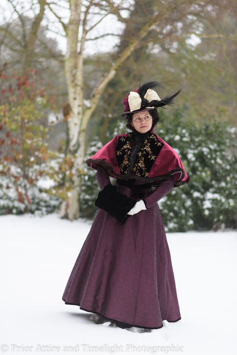 1897 dress and capelet by Prior Attire.  Pattern and instructions available in our book, The Victorian Dressmaker.  Photo by Timelight Photographic. 1897 Dress, Victorian Capelet, Carnaval Costumes, Carnaval Costume, Historical Clothes, Period Dress, 18th Century Fashion, 19th Century Fashion, Dress Inspo