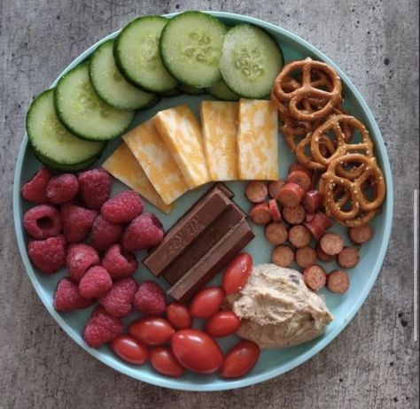 Balanced Snack Ideas, Cheese Pretzels, Food Core, Meal Prep Snacks, Healthy Lunch Snacks, Snack Platter, Snack Plates, Easy Healthy Meal Prep, Summer Lunch