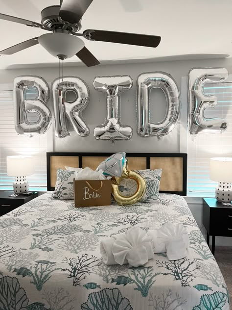 Hotel Room Decoration Bachelorette, Bachelorette Party Bride Room Decorations, Brides Room Decor, Bride To Be Bedroom Decoration, Bride Bed Bachelorette, Bachelorette Party Ideas Hotel Room, Bride Bachelorette Room, Bride Bedroom Decoration Bachelorette, Bachelorette Bride Room Decor