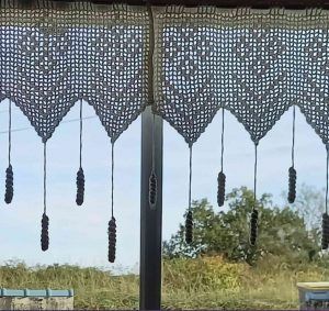 Tricoter un rideau au crochet : grilles de modèles gratuits - Mode laine Crochet Simple, Crochet Motifs, Filet Crochet, I Hope, Curtains, Couture, Crochet