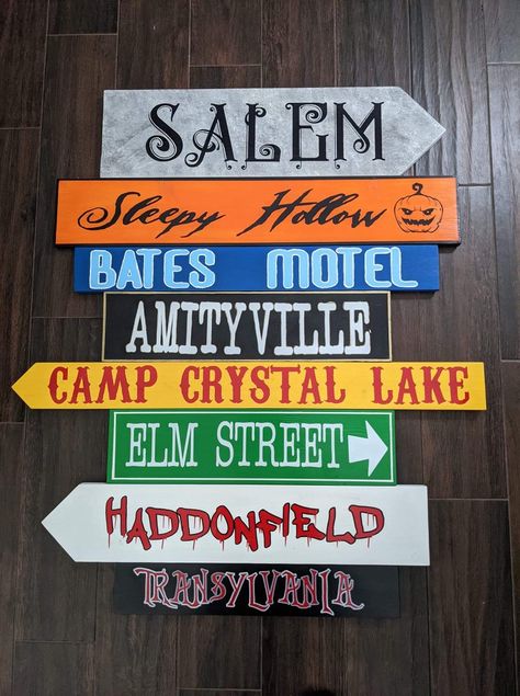 Movie Halloween Decorations, Horror Movie Room Decor Diy, Horror Themed Crafts, Birthday Party Horror Theme, Horror Signs, Horror Movie Outdoor Decorations, Horror Decorations, Horror Movie Birthday, Halloween Street Signs Diy