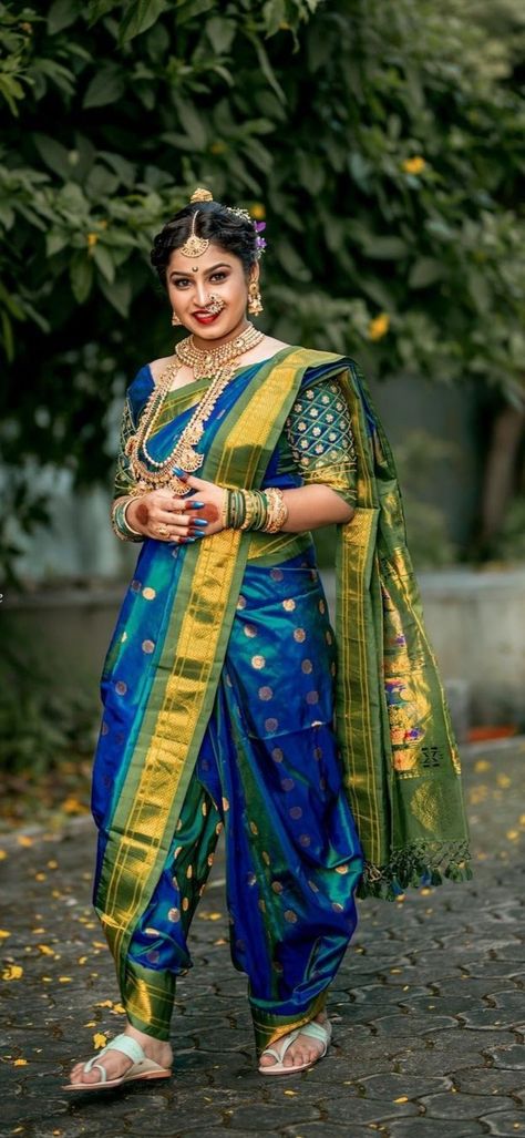 Blue Nauvari Saree Brides, Hairstyle On Kashta Saree, Navaree Saree Look, Navari Saree Blouse Patterns, Marati Sarees Look, Blue Paithani Saree Look, Nawari Saree Look, Kashta Saree Look, Velvet Nauvari Saree