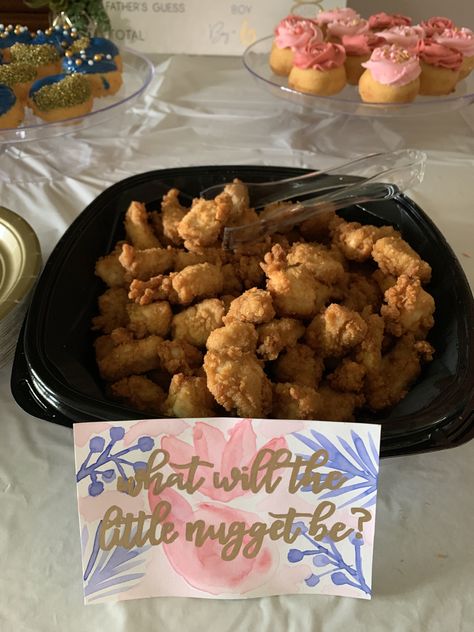 What will the little nugget be sign with Chick Fil A nugget tray- gender reveal food ideas snacks table decorations Gender Reveal Food Ideas, Snacks Table, Gender Reveal Food, Gender Reveal Party Food, Simple Gender Reveal, Gender Reveal Baby Shower Themes, Creative Gender Reveals, Baby Gender Reveal Party Decorations, Gender Reveal Unique