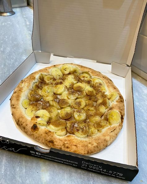 O verdadeiro sabor da pizza italiana aqui em Icaraí. 🫶🏼 A minha dica hoje é a @maoemassapizzaria Eu fui lá conhecer e me encantei pelo sabor da pizza e do calzone. Pra finalizar, uma pizza Dolce Scimmia de banana com canela maravilhosa! Vai lá ou peça pelo site e depois me conta! ➡️Endereço: Rua Joaquim Távora 36, Icaraí - Niterói ➡️Peça pelo site: www.maoemassa.com.br #amopizza #pizzalover #pizzanapoletana #pizzaemniteroi #maoemassapizzaria #diadepizza #niteroi #pizzaria Pizza, On Instagram, Canela, Pizzas