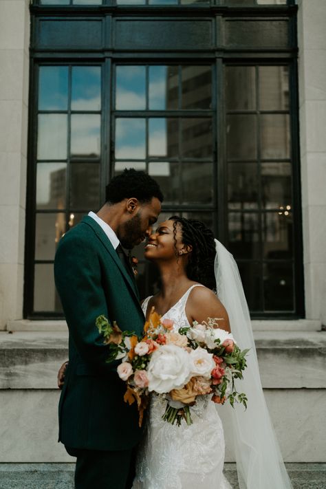 Black Wedding Couple Poses, Married Black Couples, Wedding Photography Black Couples, Wedding Photo Ideas Black Couple, Wedding Photos Black Couples, Fall Wedding Black People, Black Couple Wedding Photos, Black Wedding Couple, Black Couples Wedding