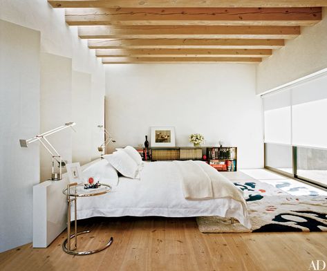 17 White Bedroom Ideas for Creating the Most Restful Retreat | Architectural Digest Grey Side Table, All White Bedroom, Master Design, New Mexico Homes, Modern Desert, Eileen Gray, White Paint Colors, Blue Bedroom, Rustic Bedroom