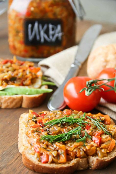 A chunky eggplant spread made with vegetables. A delicious side dish or breakfast recipe! Eggplant Vegetable, Eggplant Spread, Eggplant Dishes, Vegetarian Sandwich, Sandwich Spread, Eggplant Recipes, Russian Recipes, Veggie Dishes, Vegetable Recipes