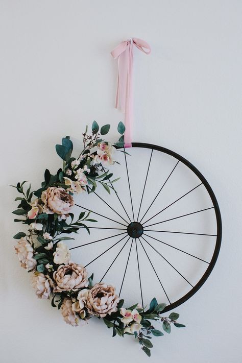 Make your own bicycle wheel floral arrangement for your wedding day with faux flowers from Afloral.com. Image by @greenweddingshoes #bridalflowers #floralarrangement Wedding Greenery Garland, Diy Bicycle, Greenery Wreaths, Budget Wedding Flowers, Diy Photo Backdrop, Bicycle Decor, Wedding Greenery, Wheel Decor, Eucalyptus Garland